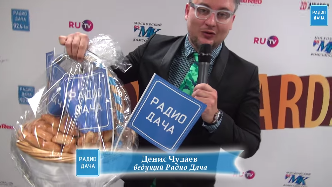 Денис Чудаев вручил премию Николаю Баскову